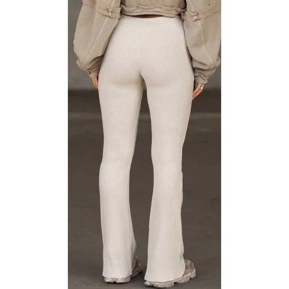 Joah Brown Fitted Mini Flare Pant Natural Ivory Luxe Ribbed Knit Size M/L‎ USA